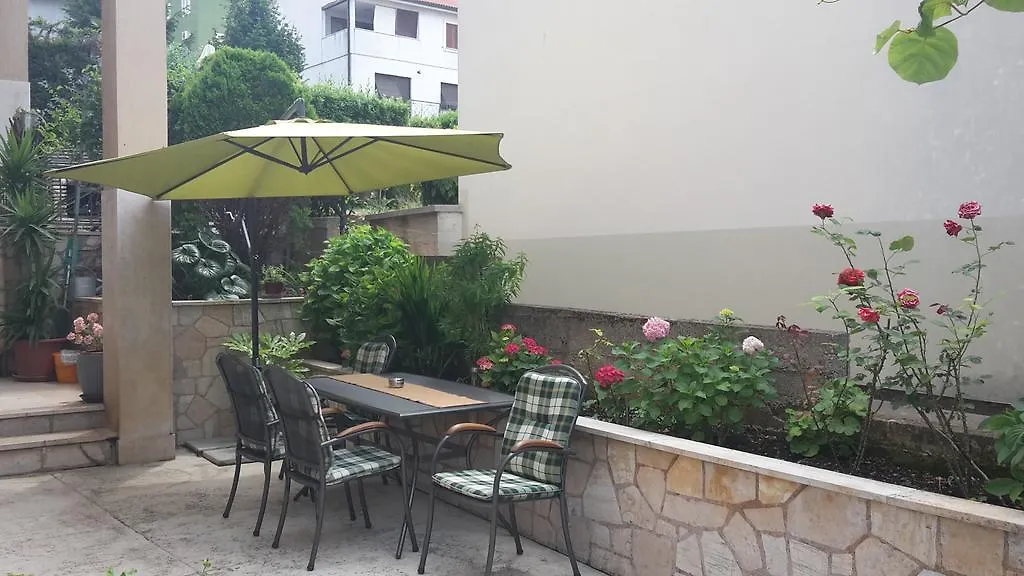 Apartment Jardin Pula 0*,